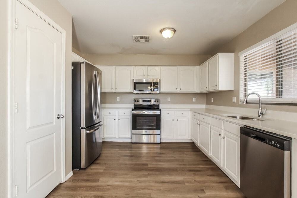 5116 W T Ryan Ln - Photo 7 of 16