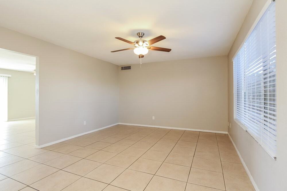 20401 N 8th Ave - Photo 3 of 16