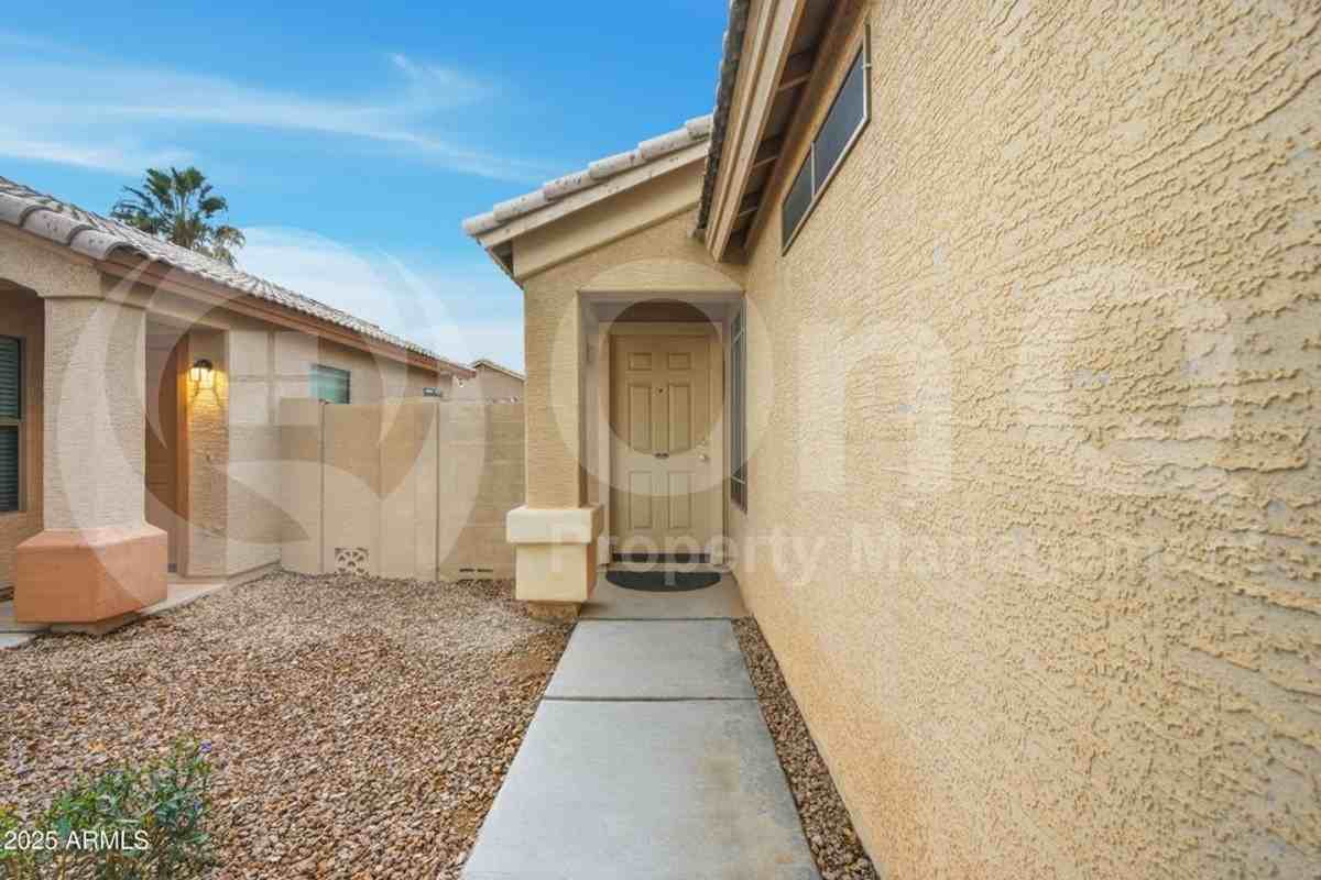 3729 W Carlos Ln - Photo 3 of 6