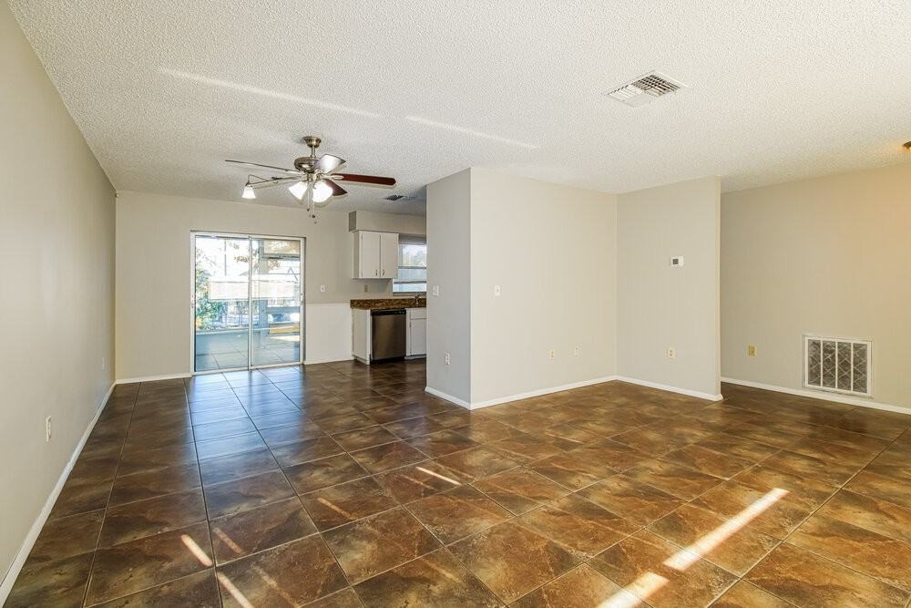 11103 Mayflower Rd - Photo 6 of 16