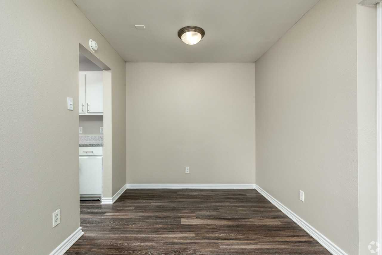 4596 W Kiest Blvd #1115 - Photo 4 of 15