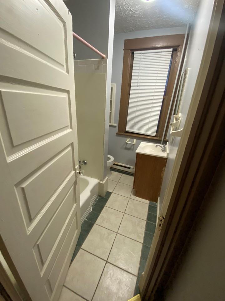 610 N 2nd St #1 - Photo 4 of 5