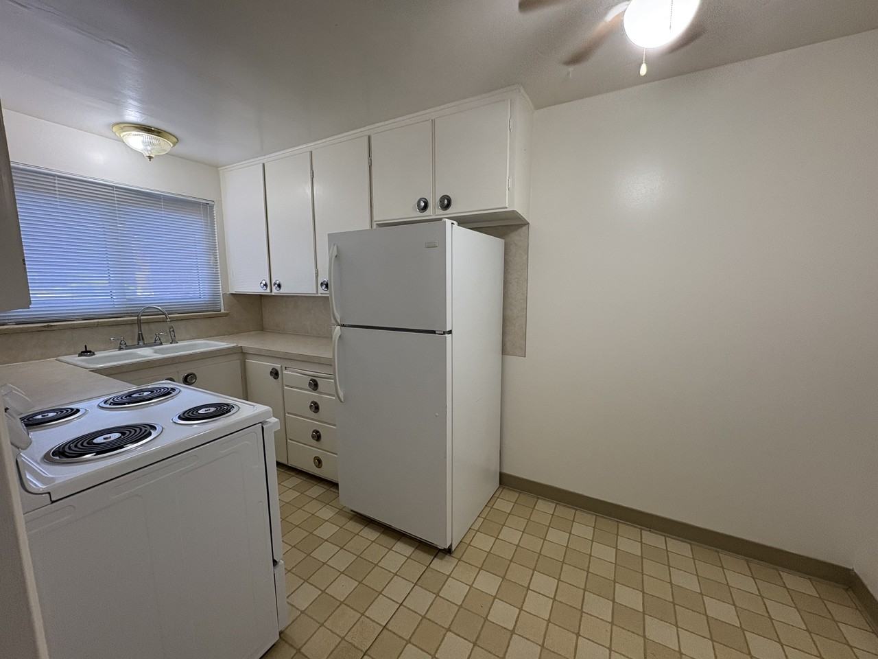 1816 Fremont Ave #2 - Photo 3 of 10