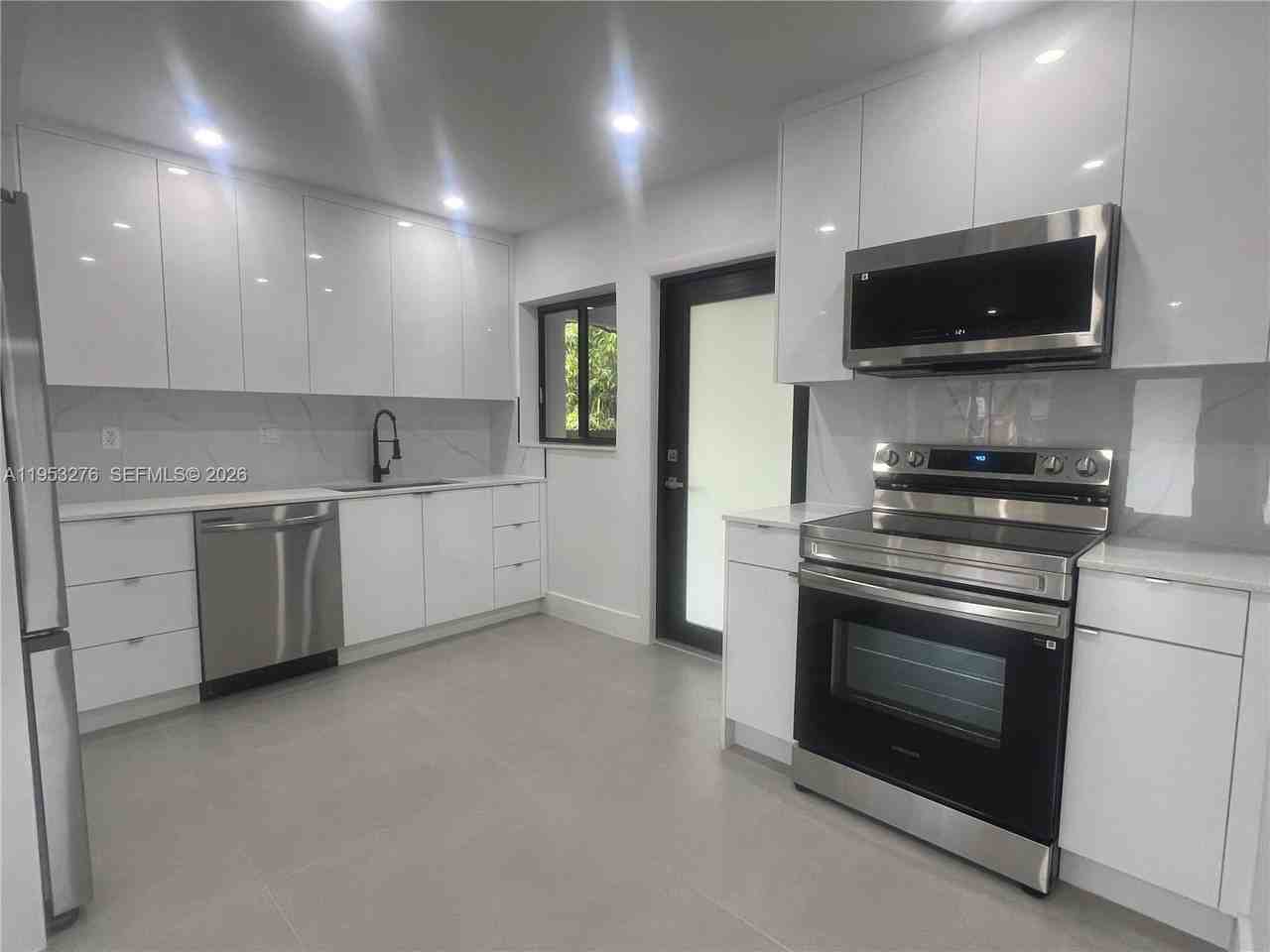 13380 Nw 32nd Ave - Photo 5 of 19