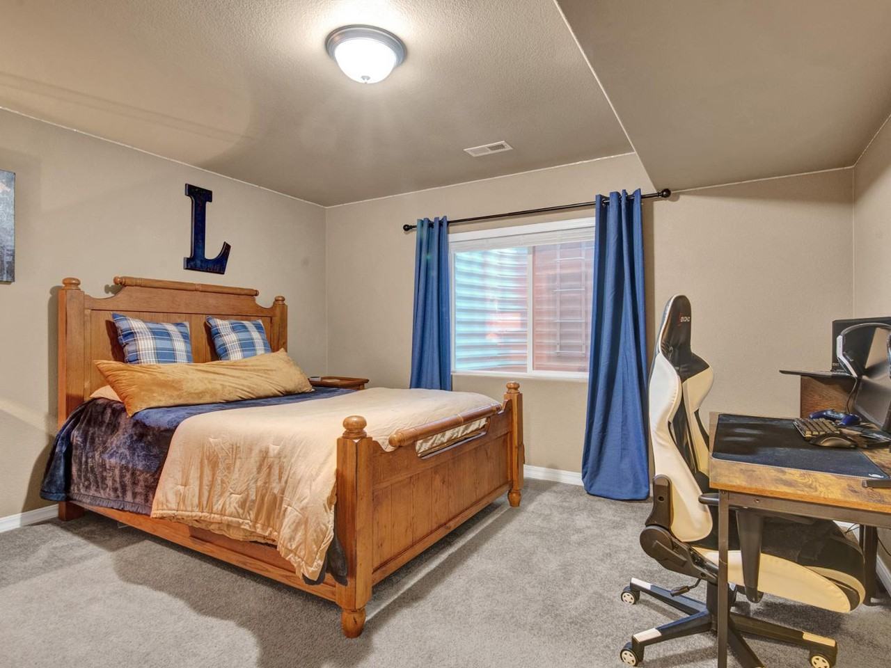 7737 Desert Wind Dr - Photo 3 of 32