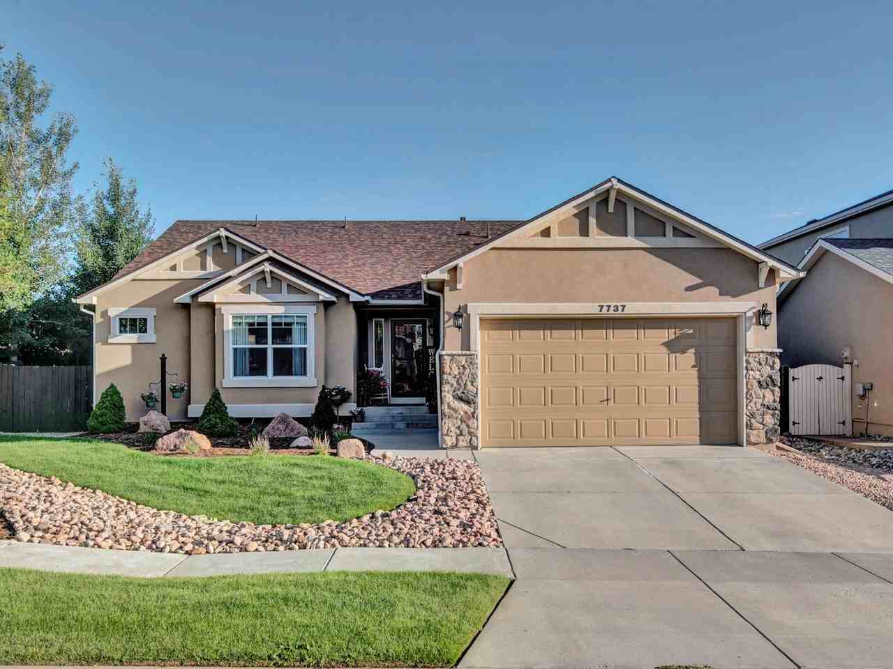 7737 Desert Wind Dr - Photo 5 of 32