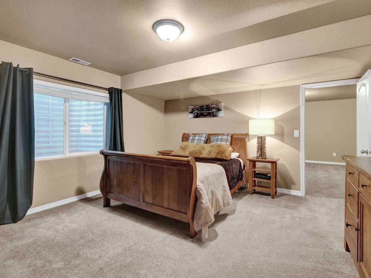 7737 Desert Wind Dr - Photo 6 of 32