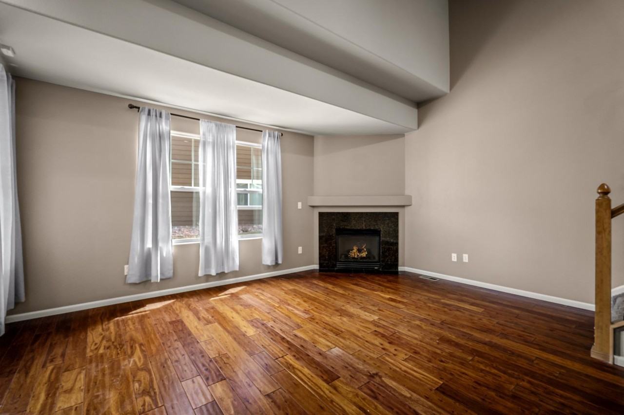 5657 Shamrock Hts - Photo 4 of 50