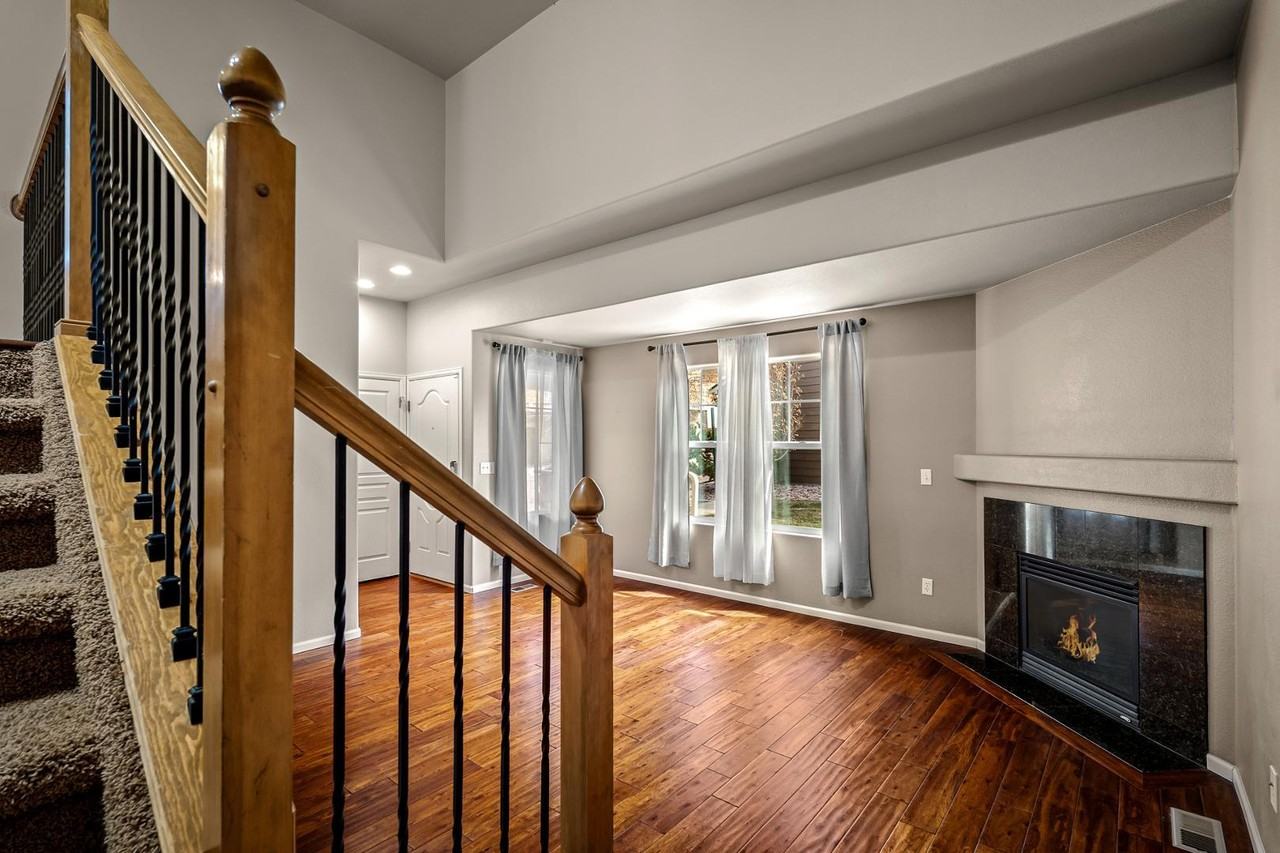 5657 Shamrock Hts - Photo 7 of 50