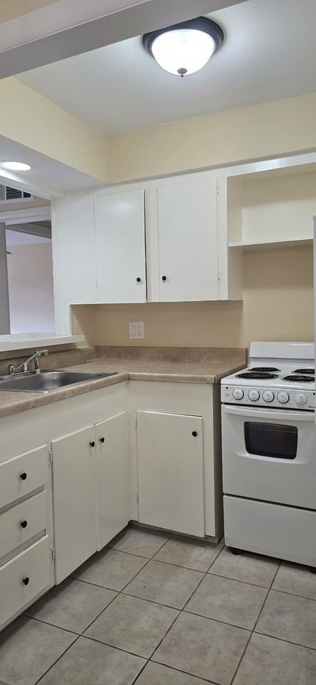 2414 Mimosa Dr #5 - Photo 3 of 12