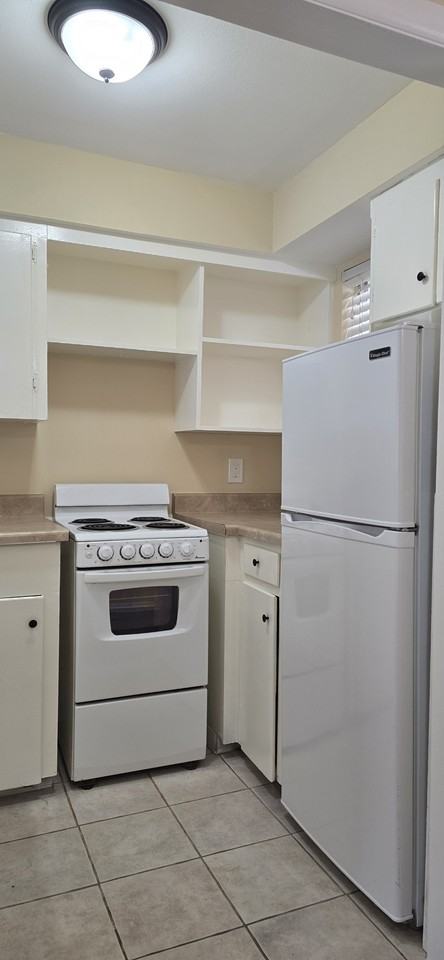 2414 Mimosa Dr #5 - Photo 4 of 12