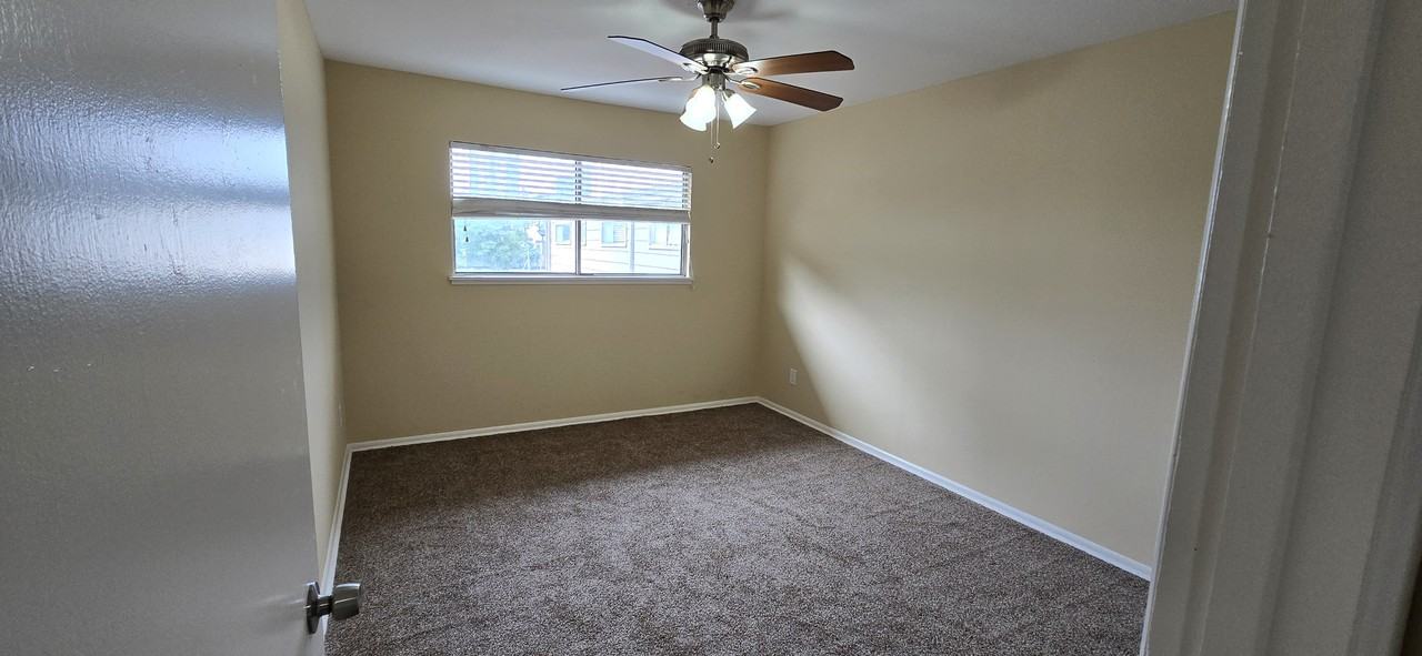 2414 Mimosa Dr #5 - Photo 5 of 12