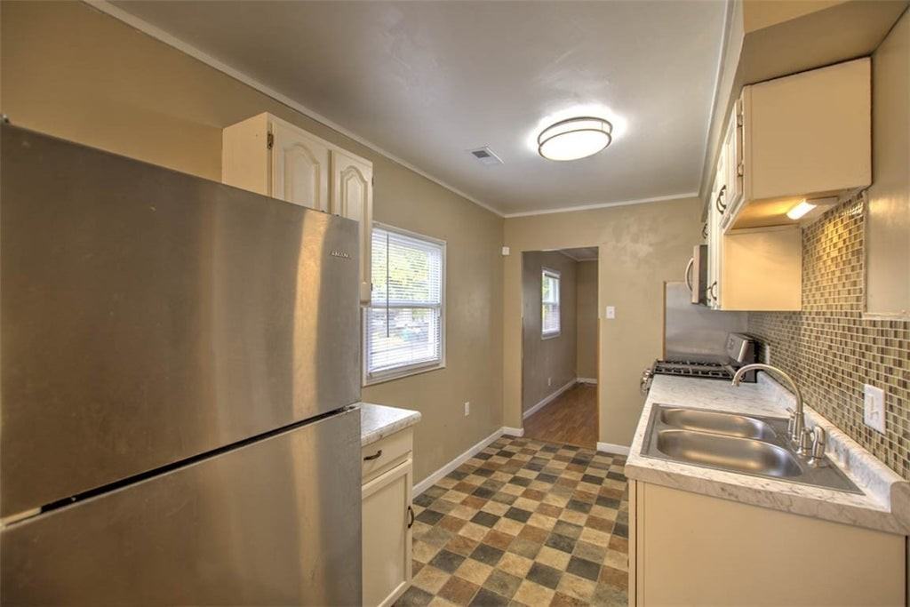 1329 E Main St - Photo 7 of 13