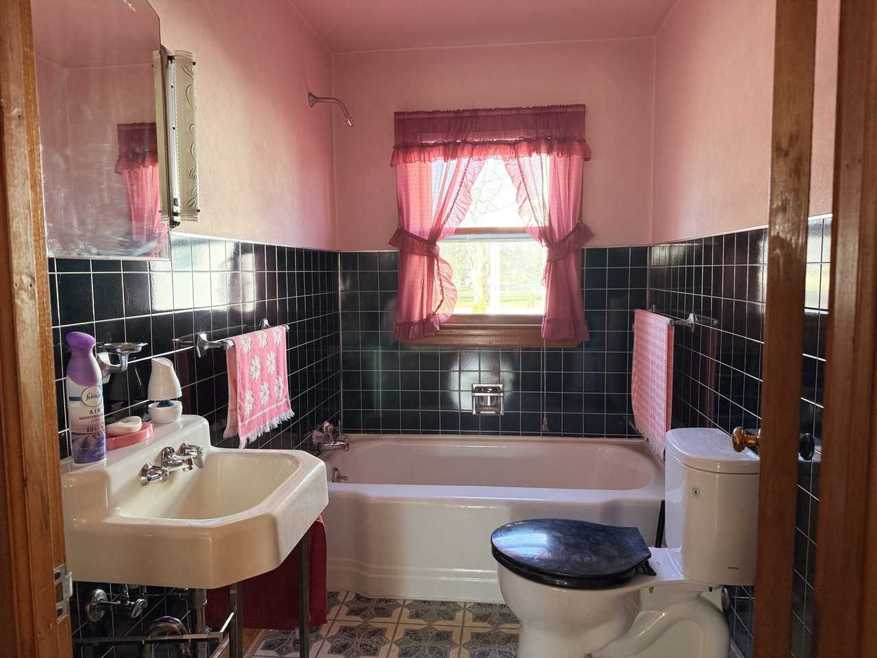 672 N Bedford St #672 - Photo 3 of 3