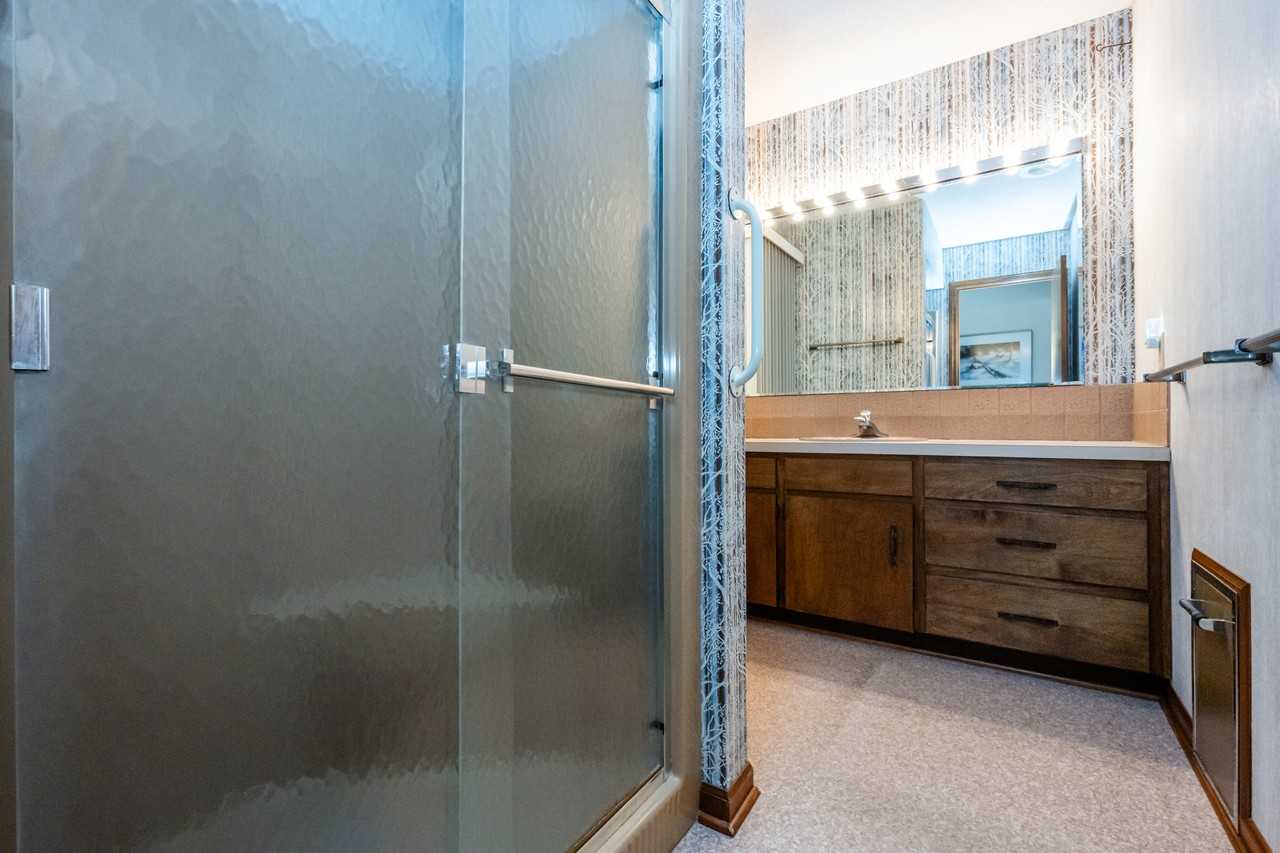 1319 Lewis Ave - Photo 4 of 34