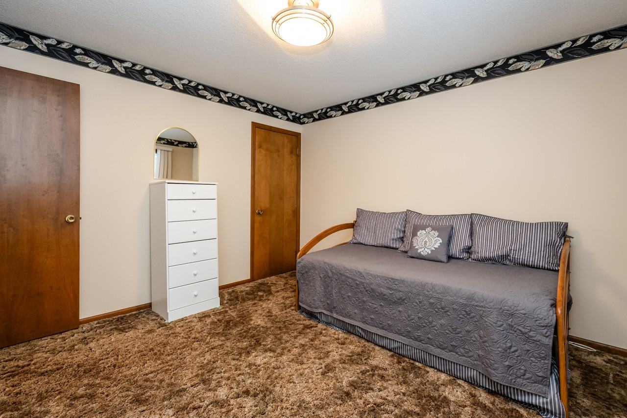 1319 Lewis Ave - Photo 7 of 34