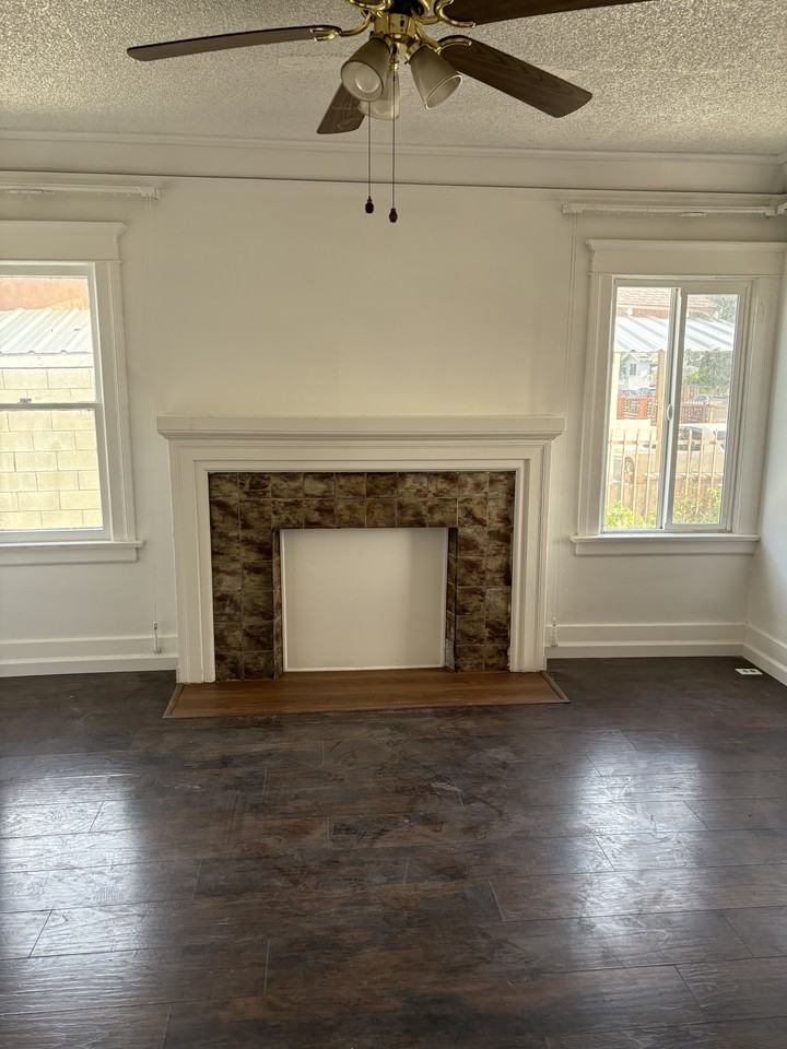 601 W 74th St #601 - Photo 2 of 5