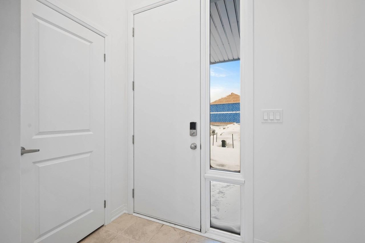 807 Douro St - Photo 4 of 29