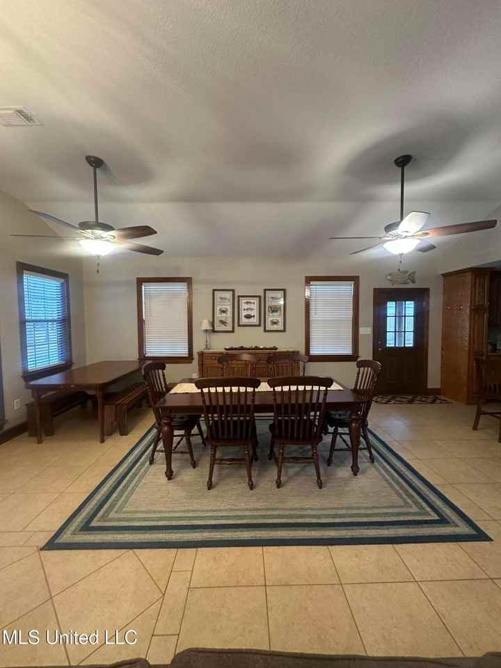 10325 Clearwater Rd - Photo 5 of 27