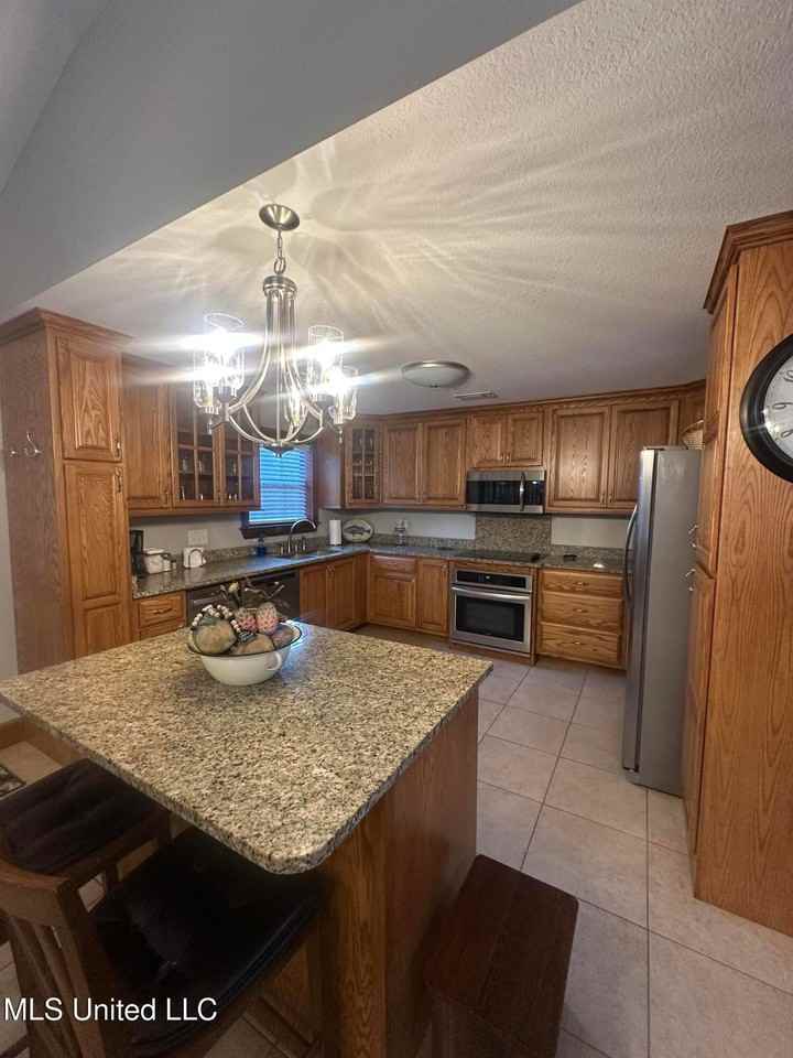 10325 Clearwater Rd - Photo 6 of 27