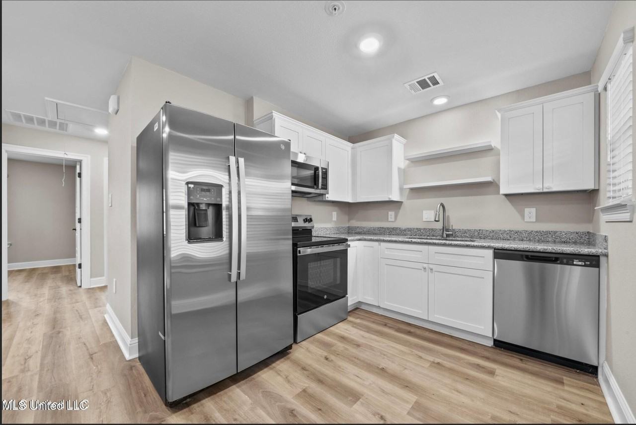 1517 2nd St - Photo 5 of 9