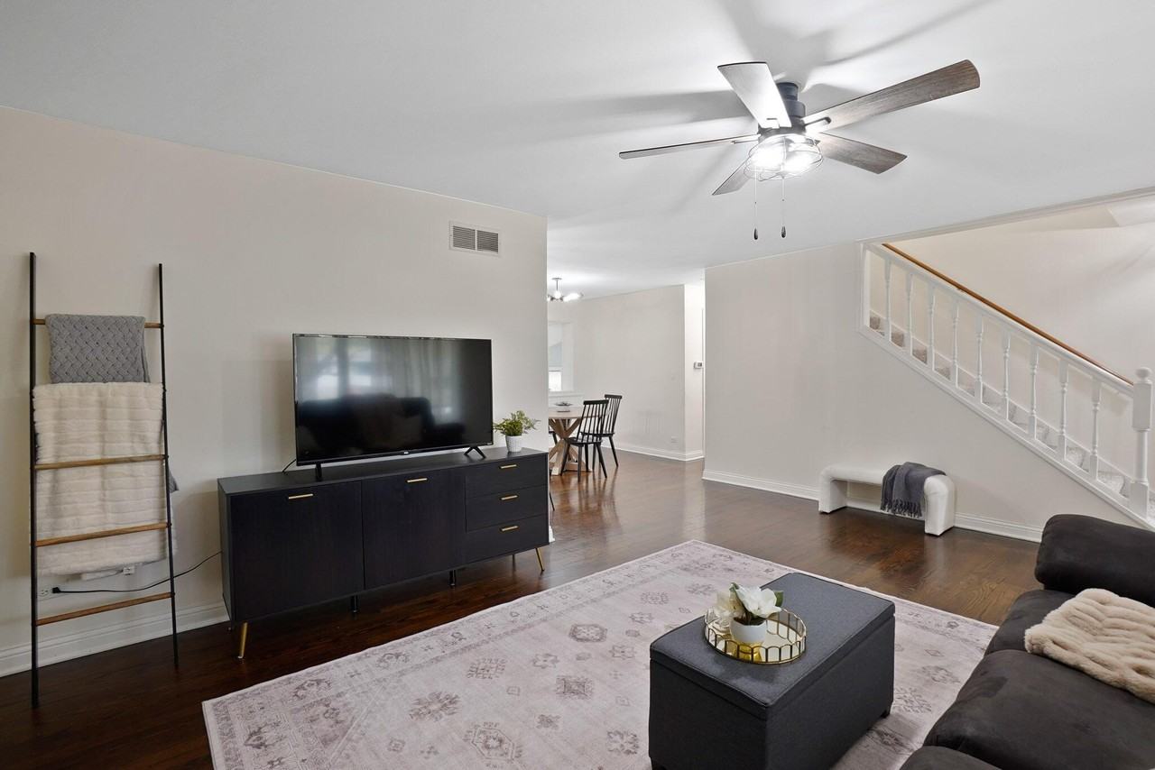 8814 Northcote Ave - Photo 4 of 36