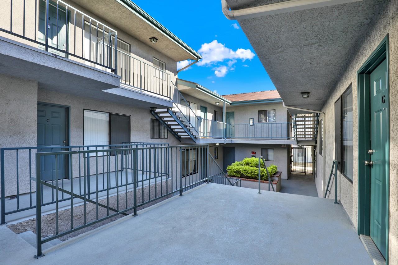 Elmwood Gardens - Photo 7 of 41