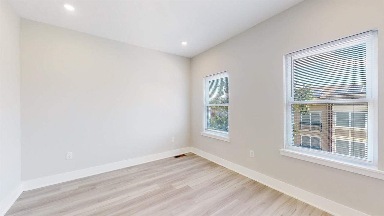 650 N 36th St #2 - Photo 3 of 17