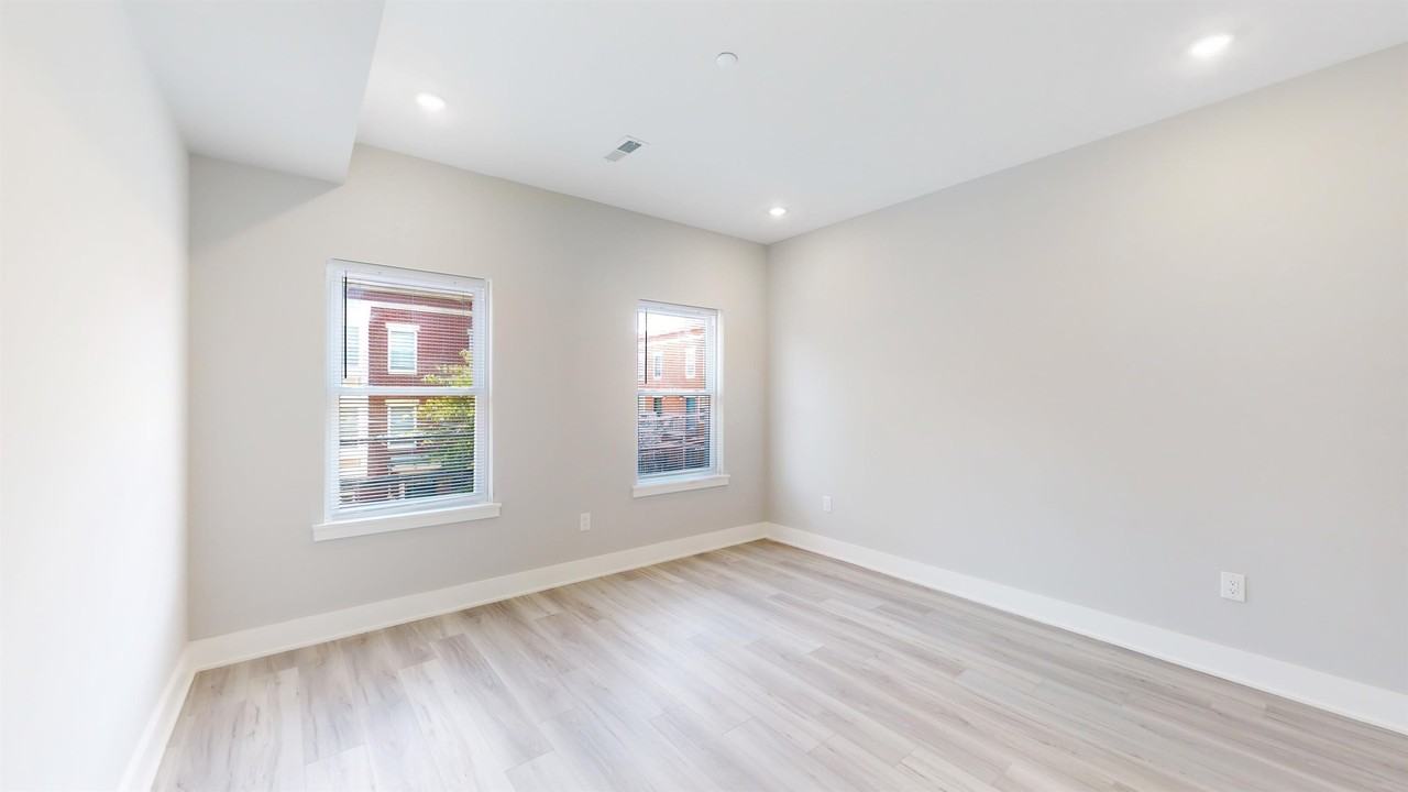 650 N 36th St #2 - Photo 4 of 17