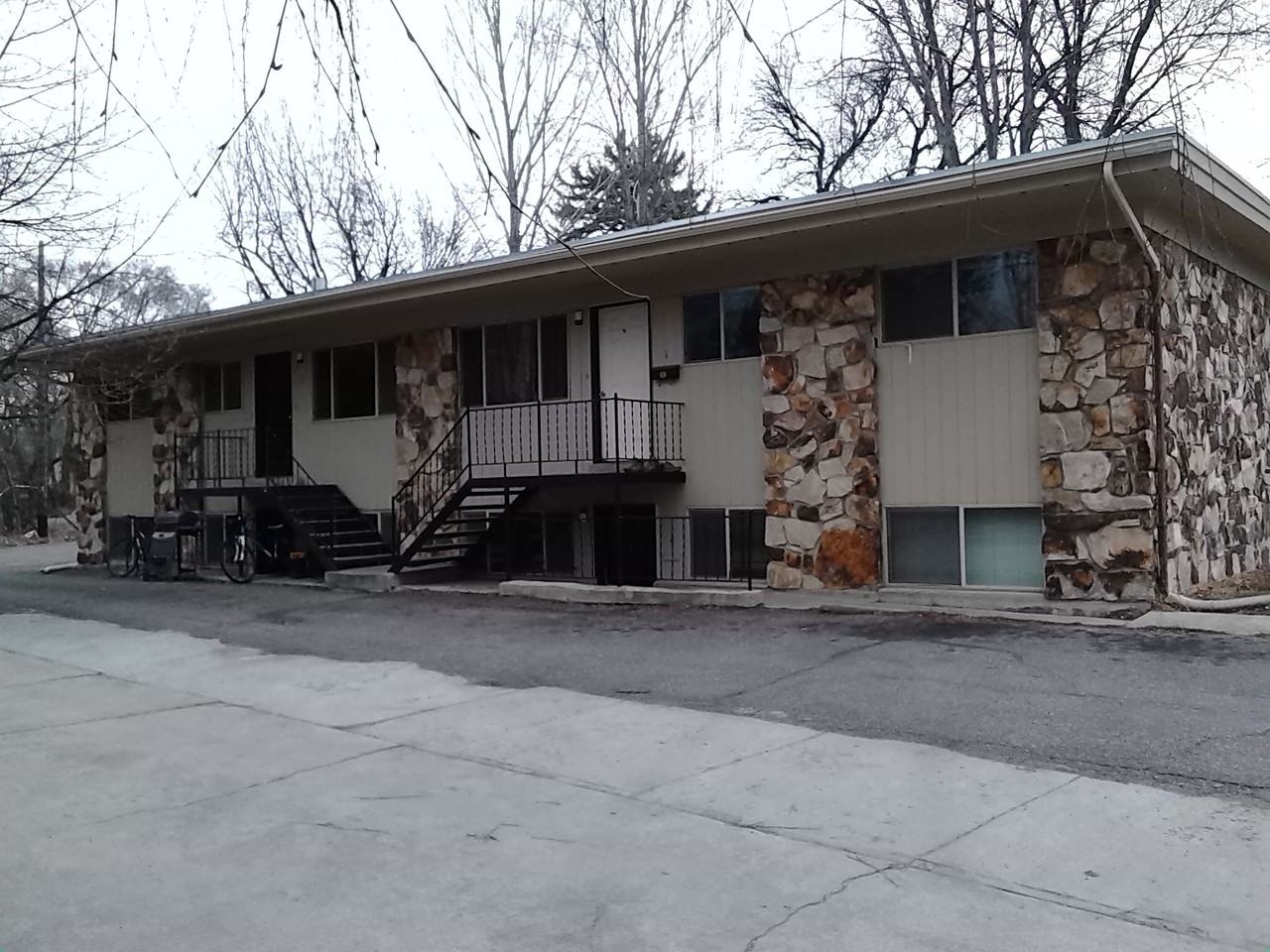 571 En #2 - Photo 2 of 10