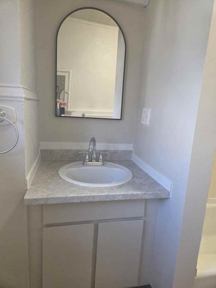 1718 8th Ave #B - Photo 2 of 12