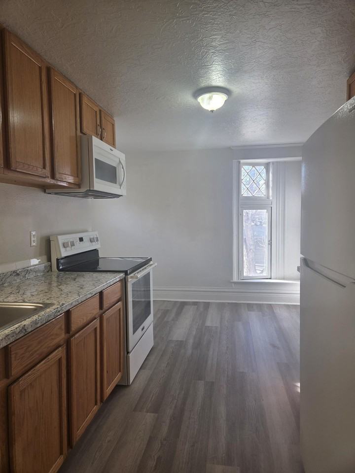 1718 8th Ave #B - Photo 3 of 12