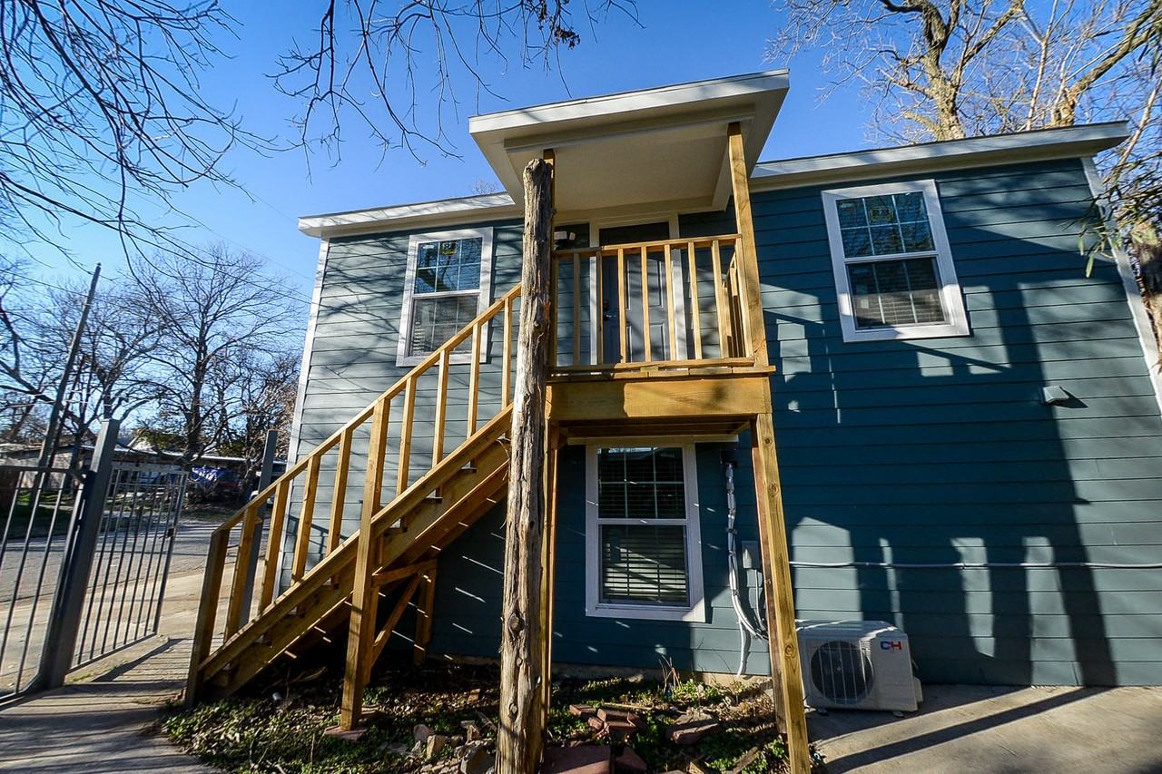 1124 S Burnett Ave #200