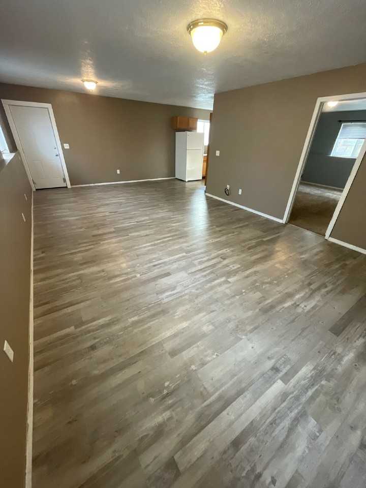 210 9th St - Photo 3 of 14