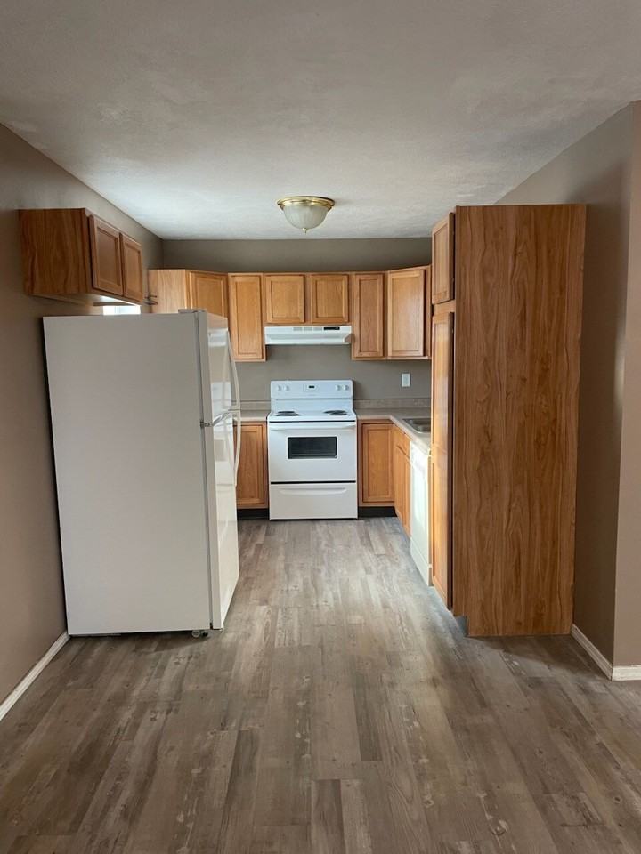 210 9th St - Photo 5 of 14