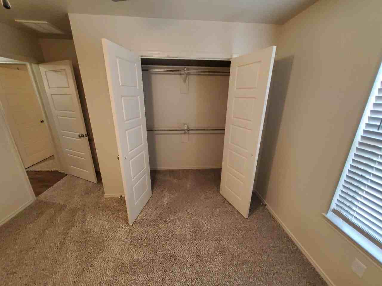 12002 Englewood Ave - Photo 6 of 17