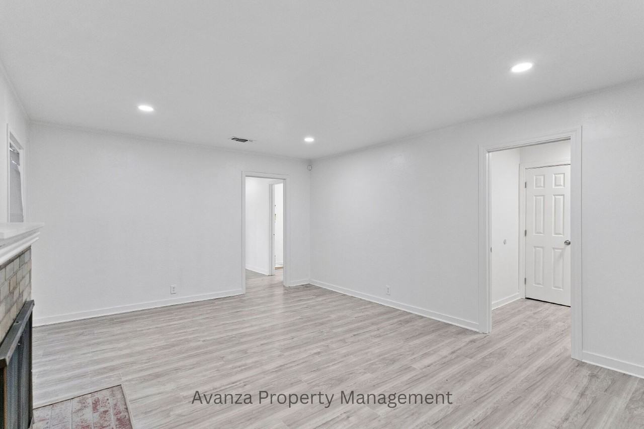 3745 Kenmore Dr S - Photo 6 of 22