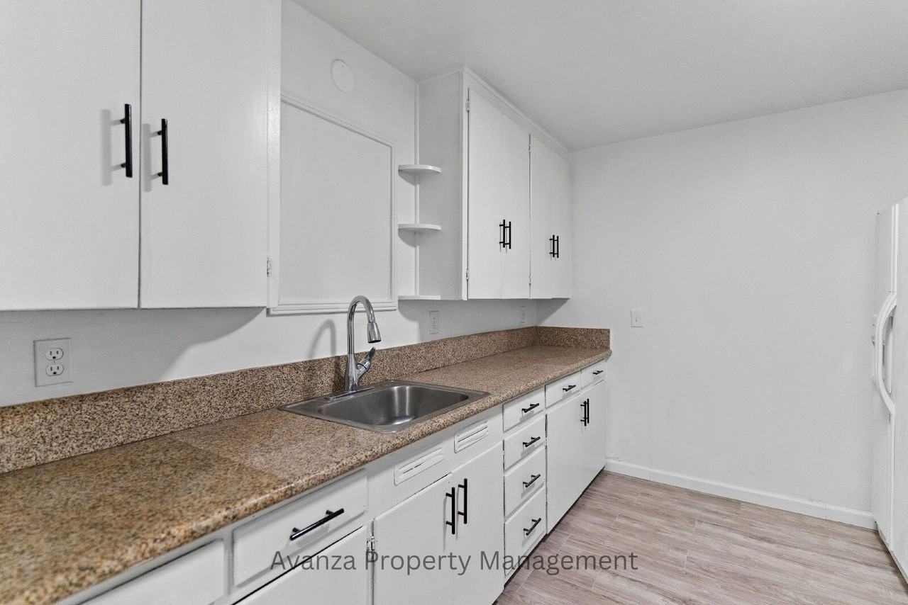 3745 Kenmore Dr S - Photo 7 of 22