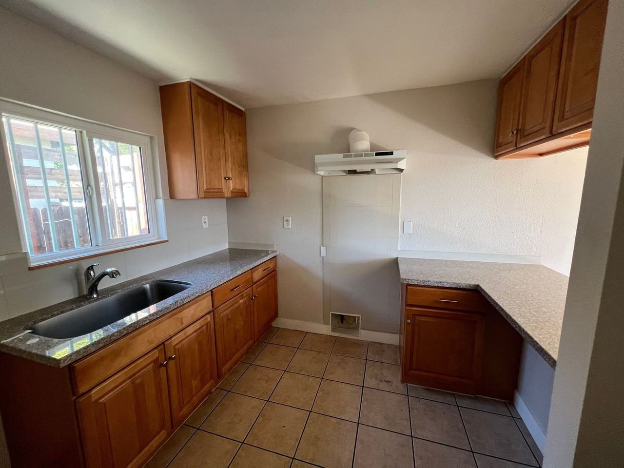 18th Street East Triplex - Photo 6 of 17