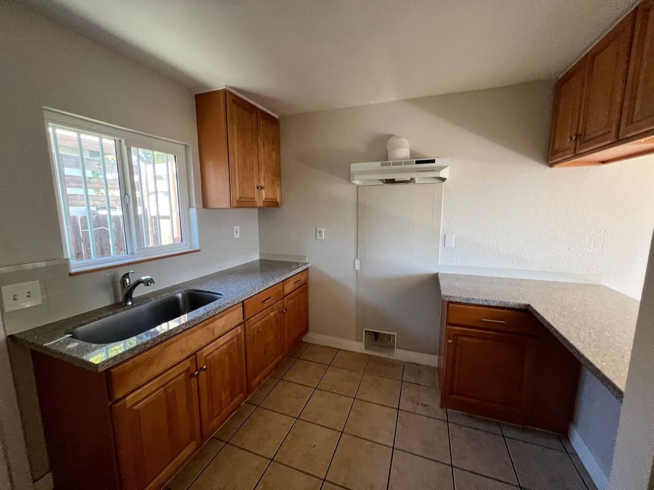 18th Street East Triplex - Photo 7 of 17