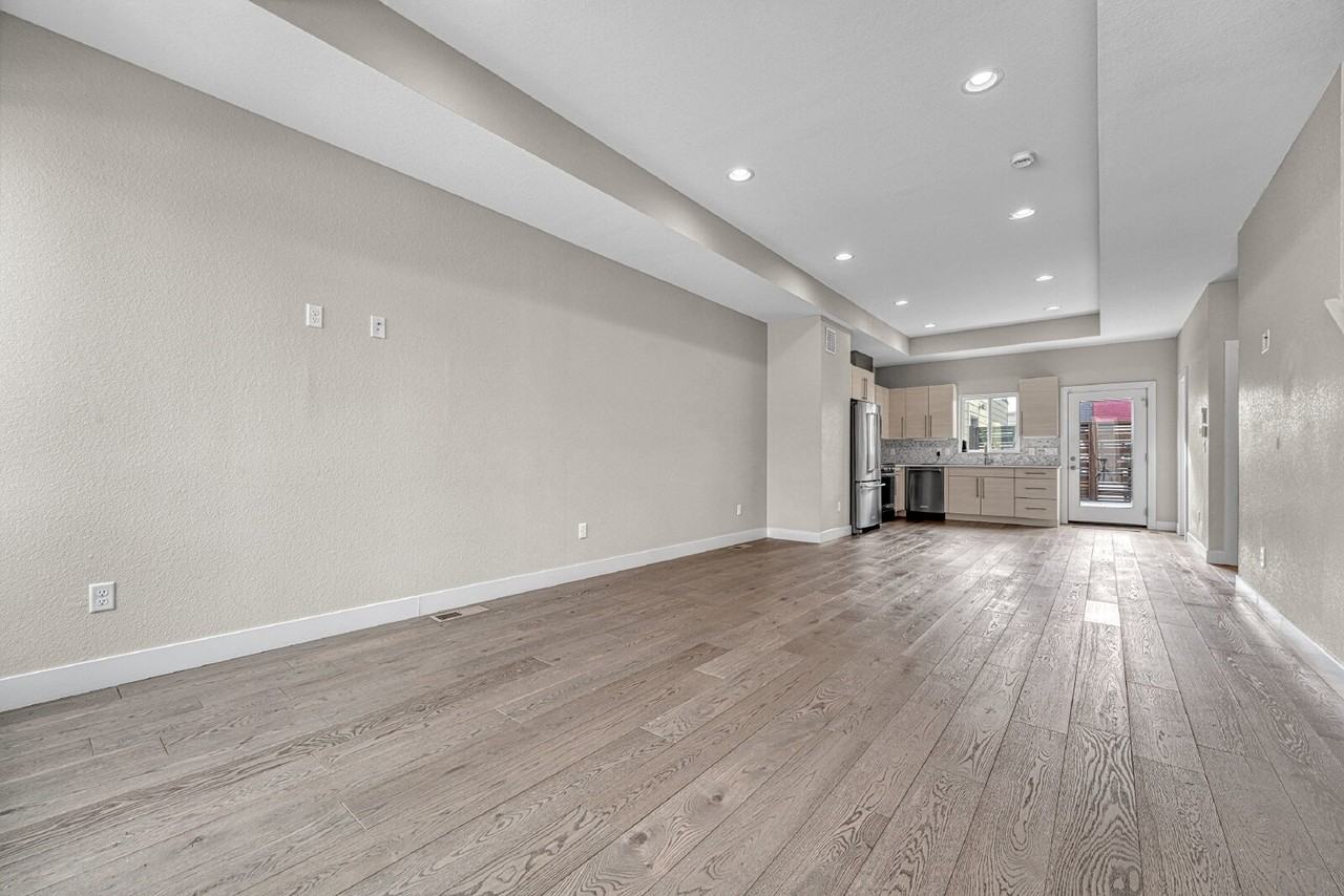 2834 W Parkside Pl - Photo 4 of 39