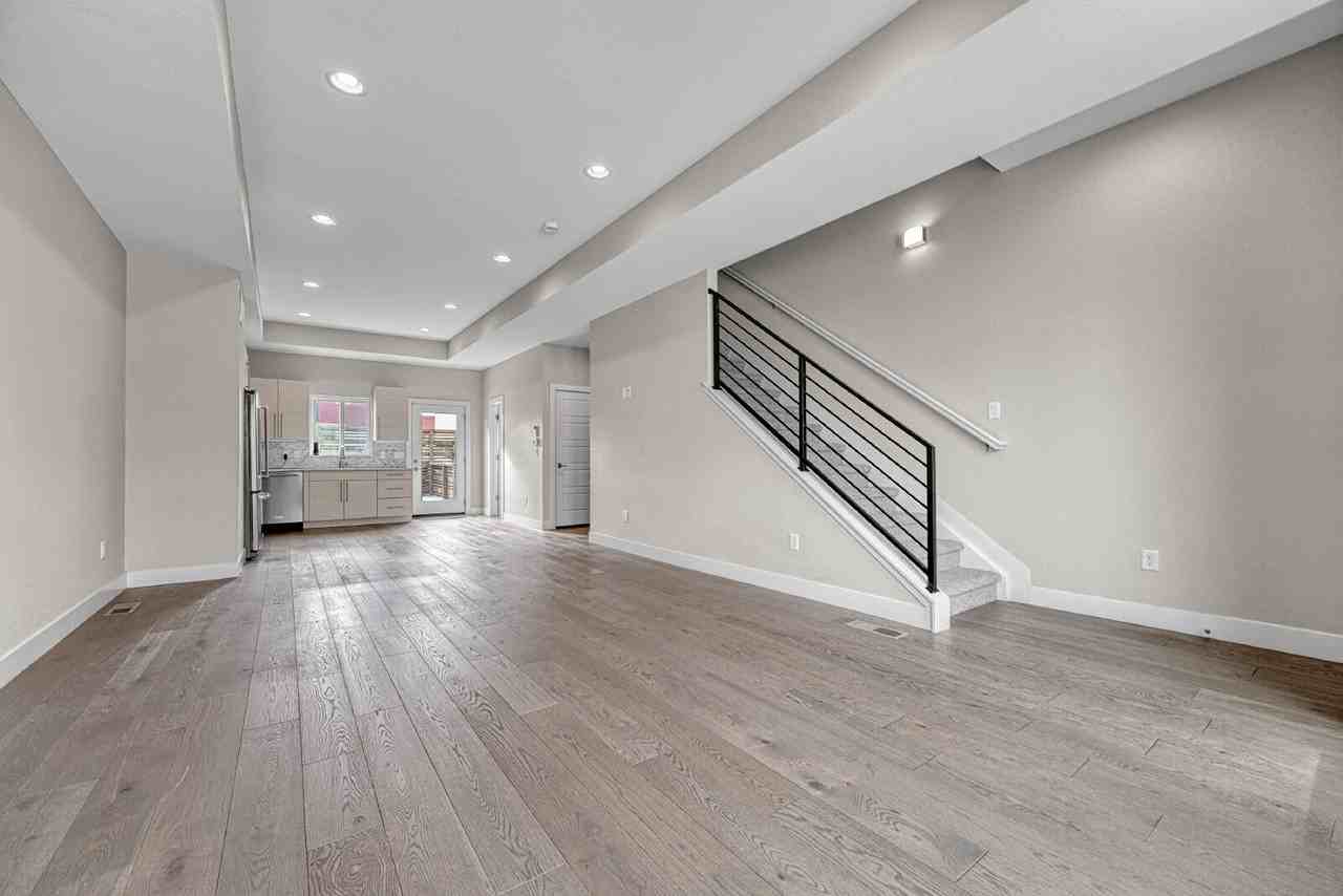 2834 W Parkside Pl - Photo 6 of 39