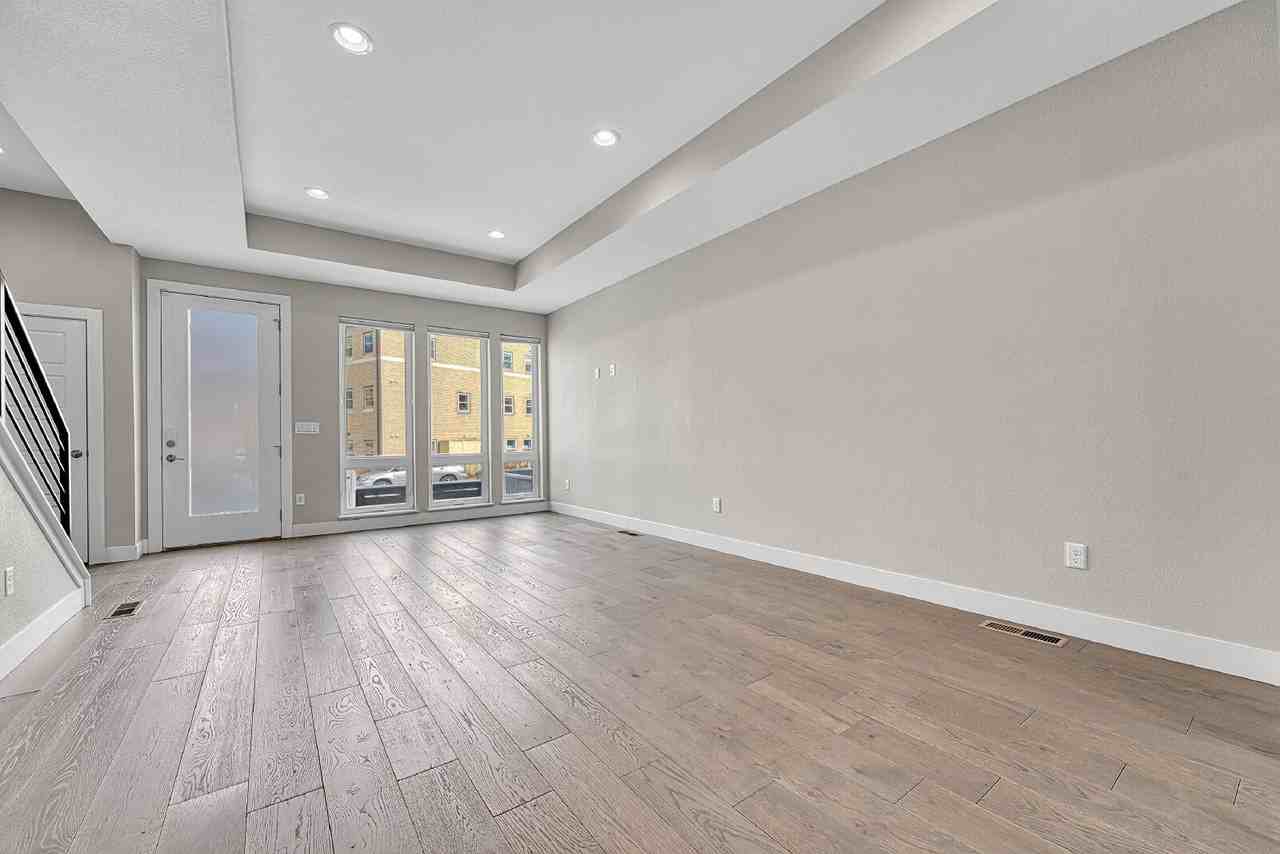 2834 W Parkside Pl - Photo 7 of 39