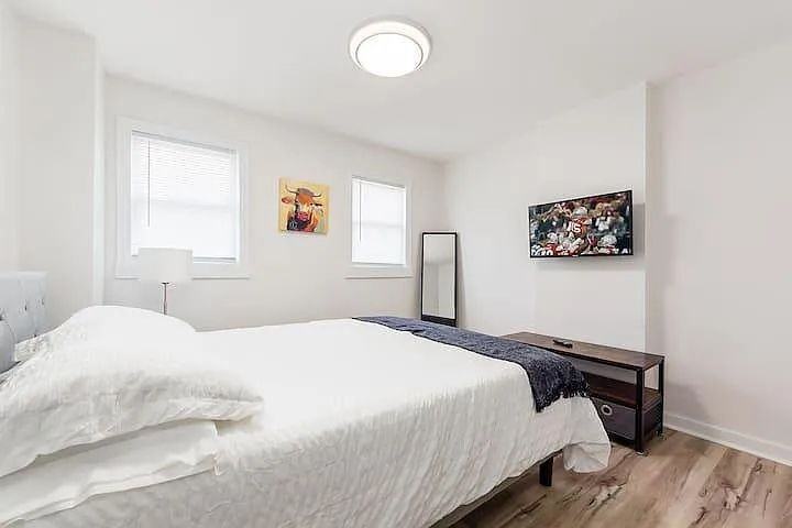 203 S 22nd St - Photo 2 of 4