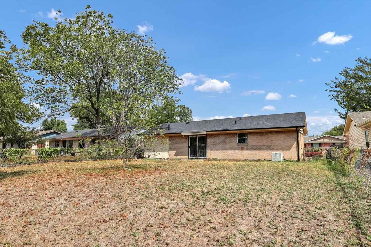 6321 Hidden Trail Dr - Photo 4 of 18