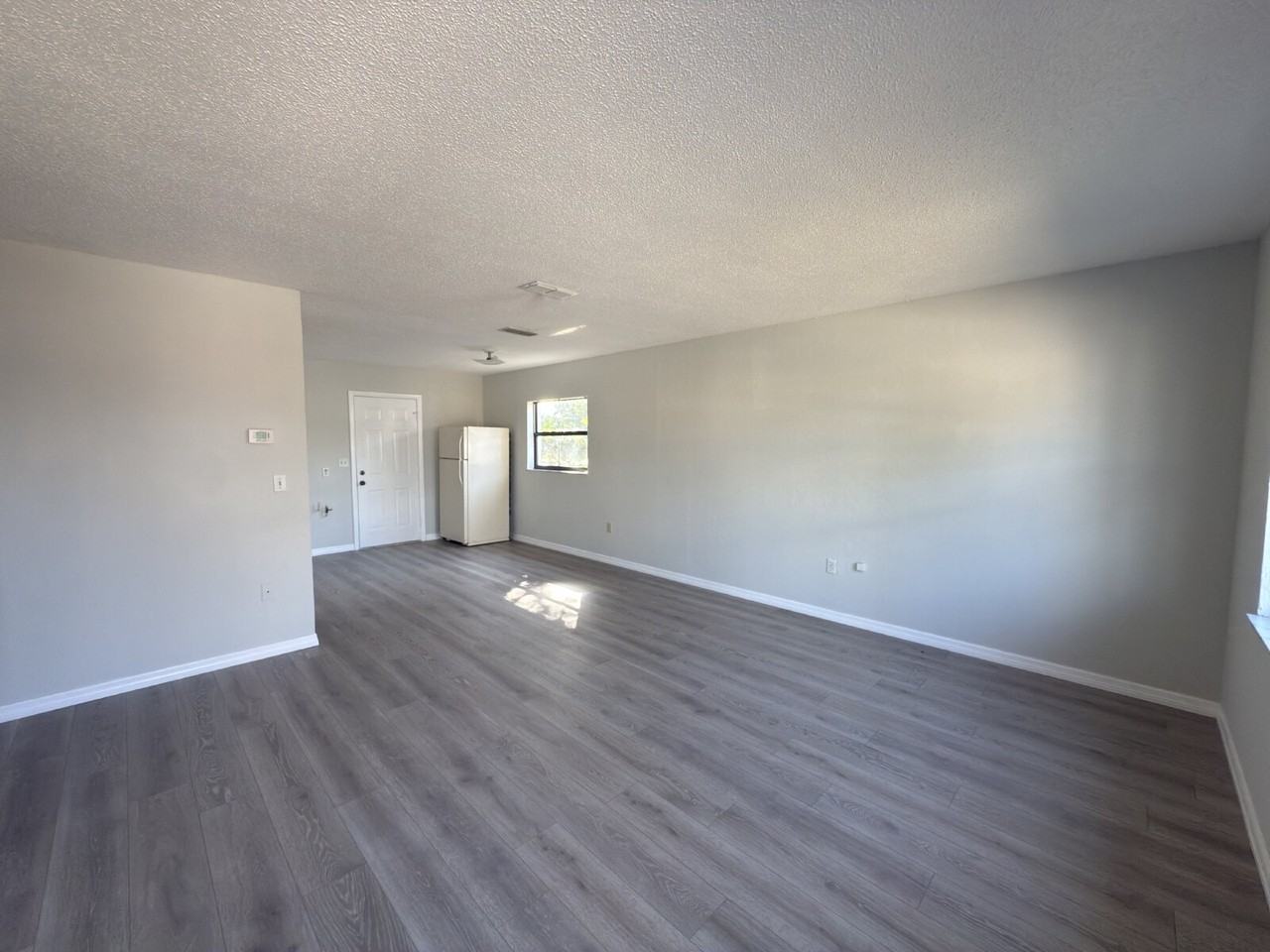 451 Las Palmas Cir - Photo 2 of 7