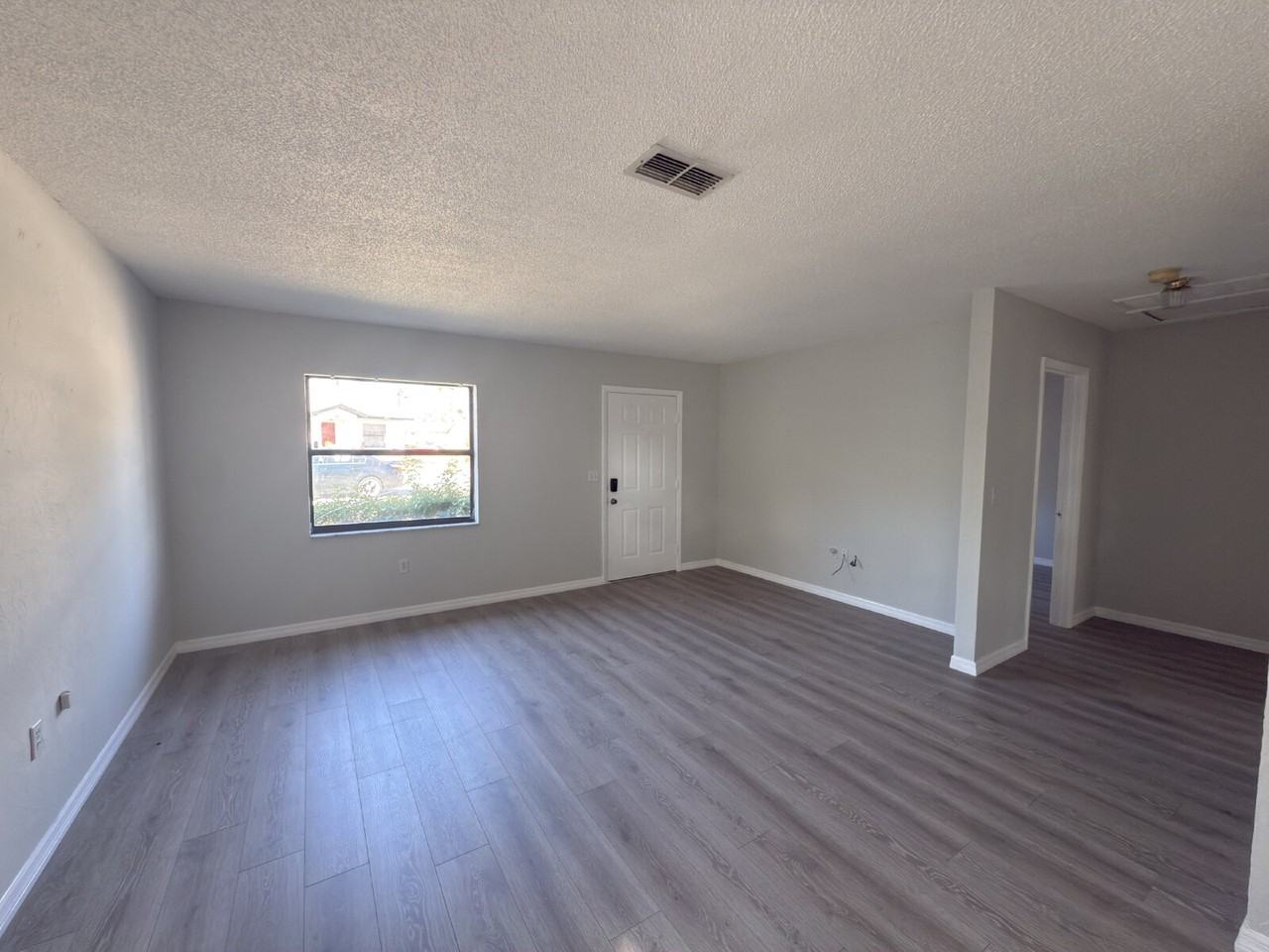 451 Las Palmas Cir - Photo 3 of 7