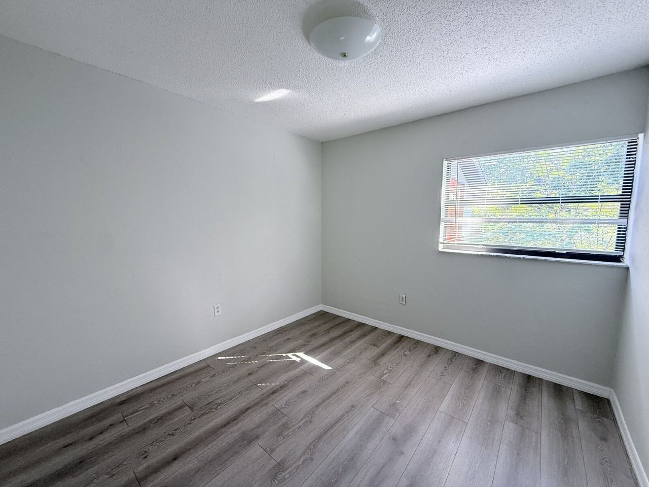 451 Las Palmas Cir - Photo 5 of 7