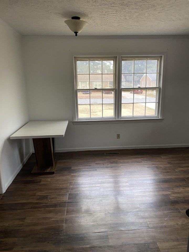 1604 Stephens St - Photo 4 of 16