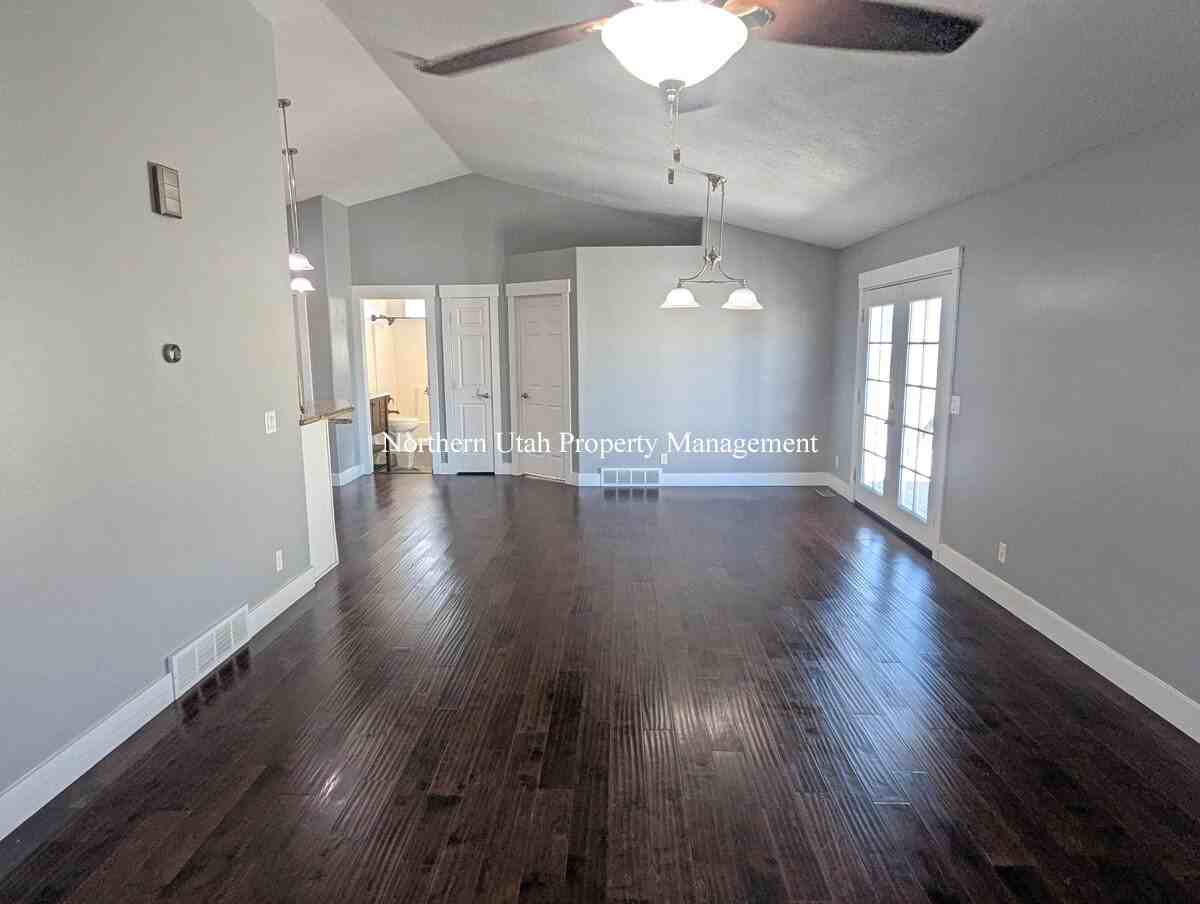 1041 Allen Peak Cir - Photo 2 of 29